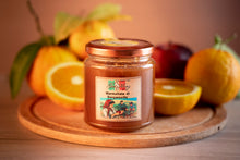 Laden Sie das Bild in den Galerie-Viewer, Bergamotte Marmelade von Feinkost Ranieri, kalabrische Spezialität, in einem Glas mit Marmelade gefüllt, Nahaufnahme