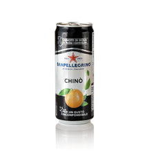 Laden Sie das Bild in den Galerie-Viewer, Bitteres Chinotto Chinò Getränk von San Pellegrino in einer Glasflasche mit dunkler Flüssigkeit und Etikett.