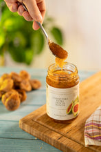 Laden Sie das Bild in den Galerie-Viewer, Kalabrische Feigenkonfitüre von Feinkost Ranieri, weißer Feigen-Marmelade in Glas, ideal für Süßspeisen und Brot.
