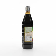 Laden Sie das Bild in den Galerie-Viewer, Feinkost Ranieri Öncü Granatapfelsauce mit Nar-Essig, 800 g, in einer Flasche auf einem Tisch.

