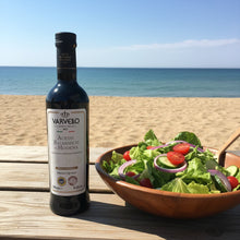 Laden Sie das Bild in den Galerie-Viewer, Feinkost Ranieri Varvello roter Essig in 500 ml Flasche, fein und aromatisch für Salate und Dressings.
