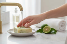 Laden Sie das Bild in den Galerie-Viewer, Bergamotte Seife Natur – Italienische Naturseife mit frischem Zitrusduft
